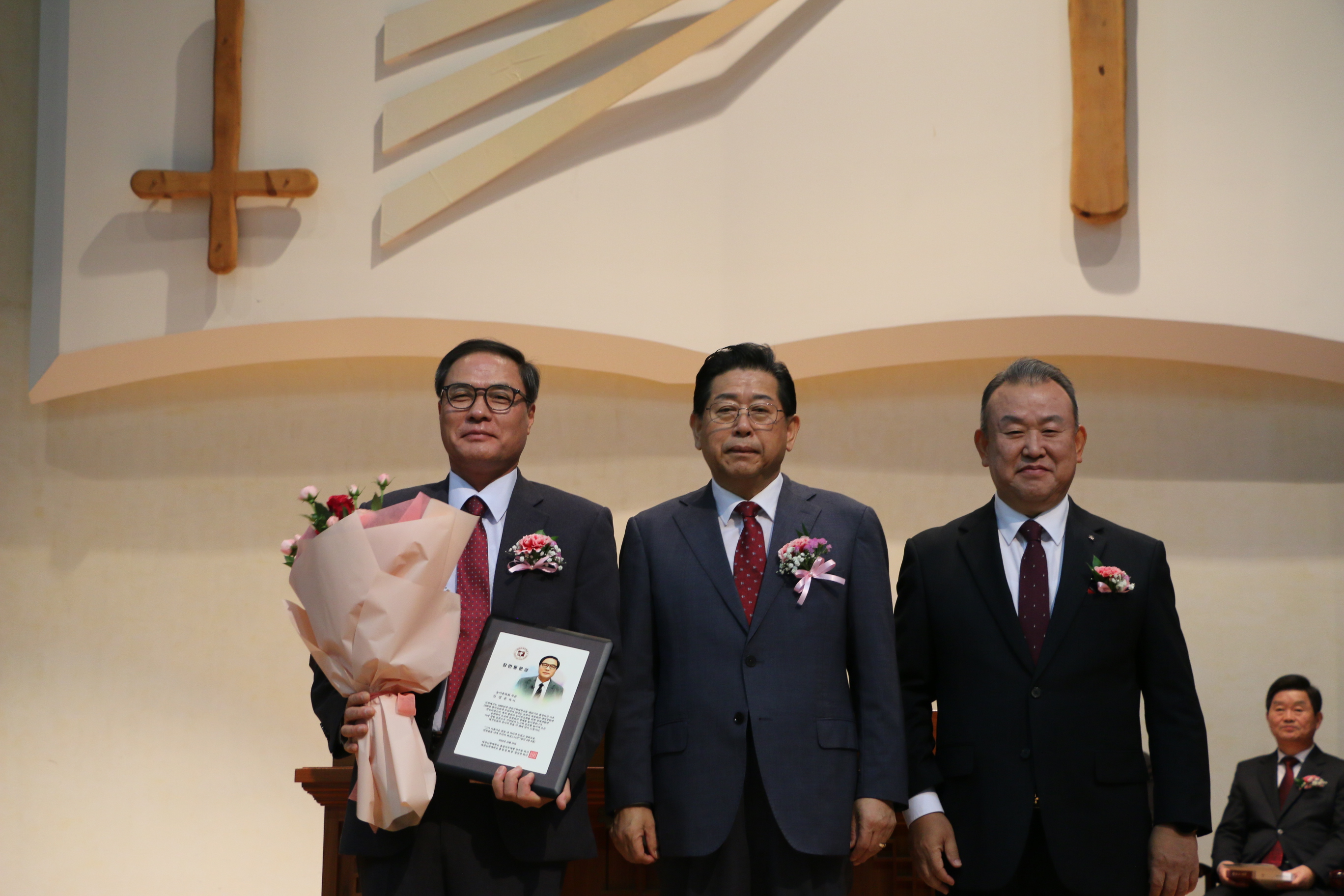 장한동문상(수여자 김정운목사)